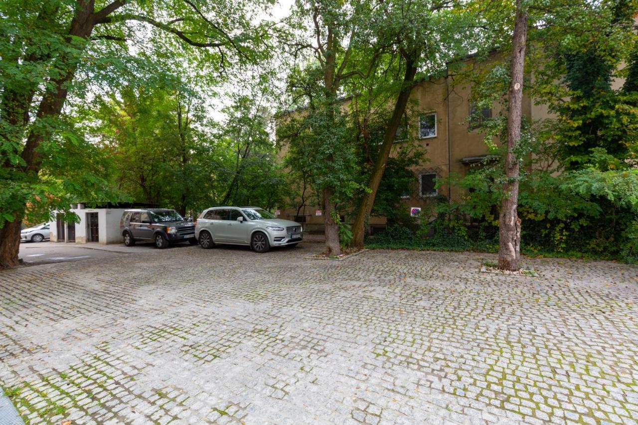 Gagarina By Renters Apartment